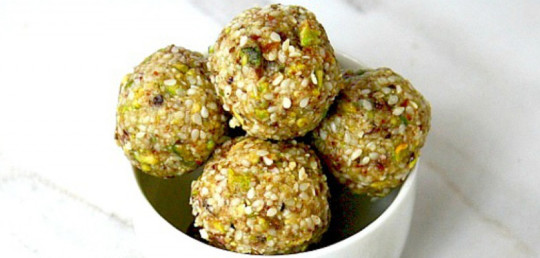 Pistáciovo-sezamové kuličky |RAW|VEGAN|