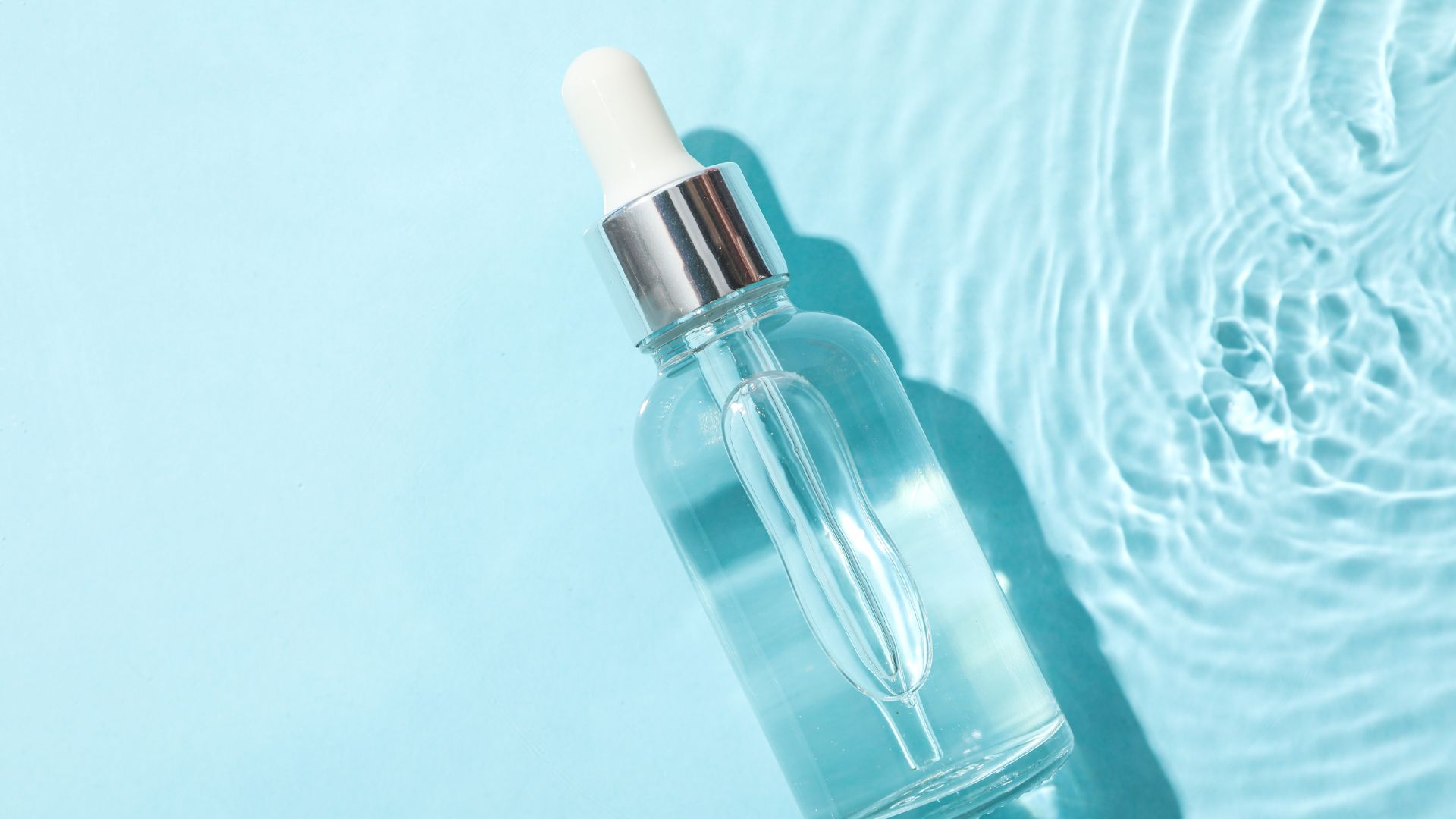 Kyselina hyaluronová a muži: Specifické potřeby mužské pleti a bourání mýtů