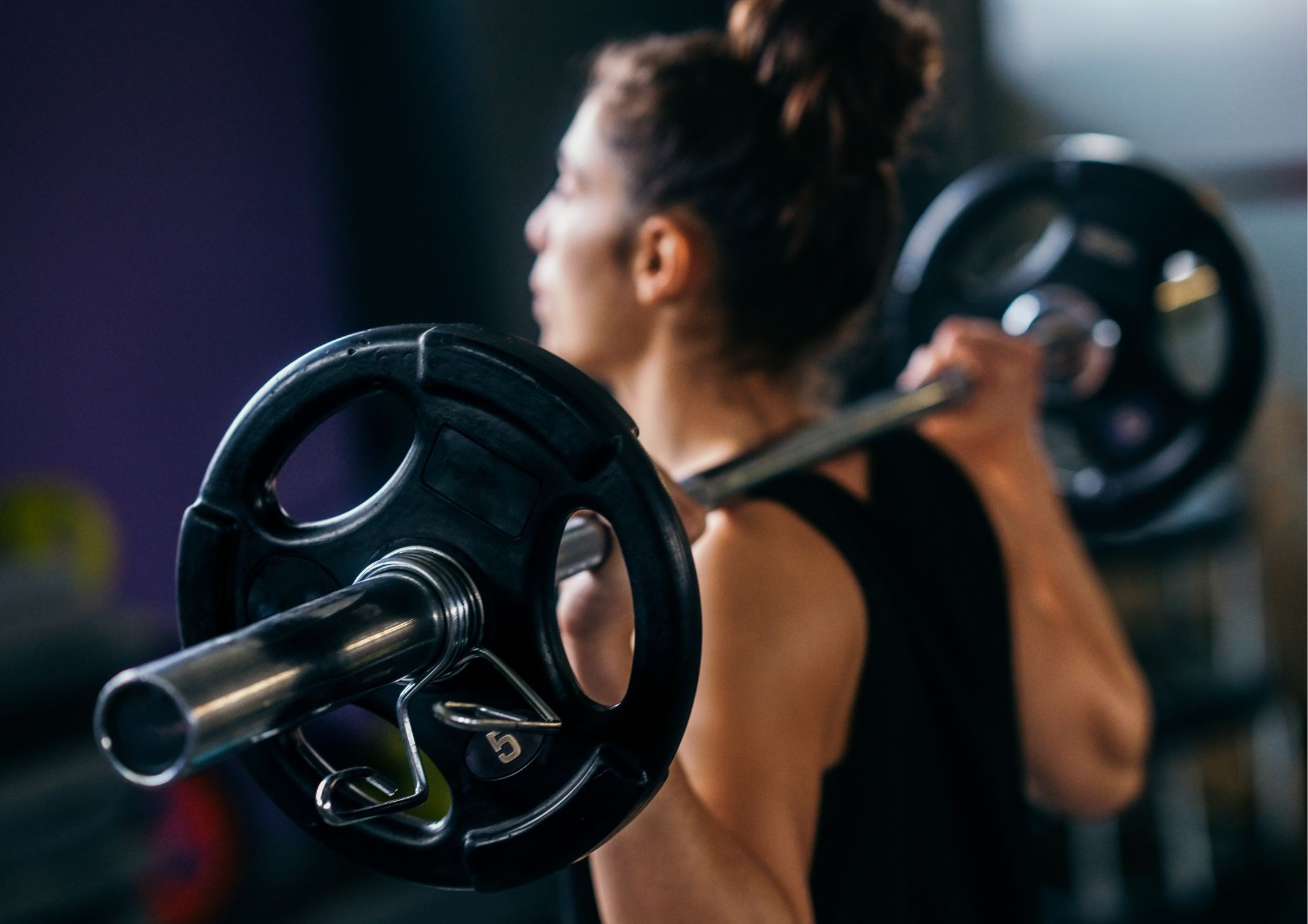 Zimní bestie: Jak nabrat sílu jen jídlem z kuchyně – Jednoduché recepty na proteinové pokrmy z vajec a luštěnin, s tipy na domácí workouty pro růst svalů za studených dní