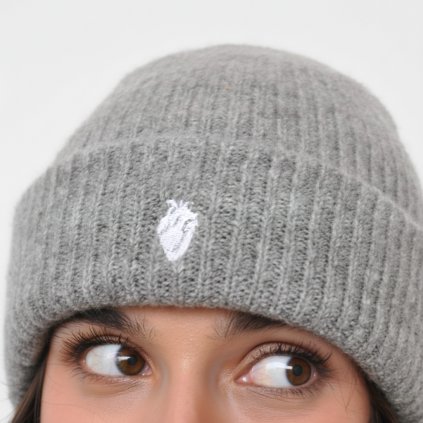 665 seda cepice s vysivkou srdce