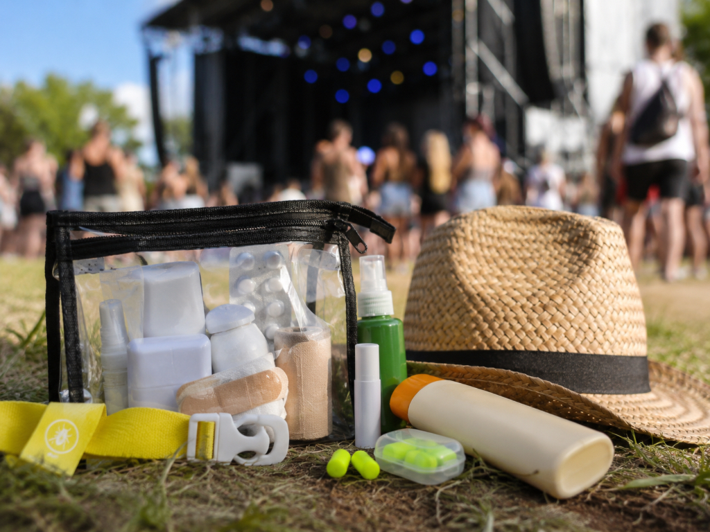 Co si vzít na festival? Festivalová lékárnička a praktické tipy