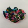 Scrunchie gumička do vlasov s čiernym kvetinovým vzorom