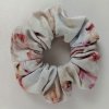 Štýlová scrunchie s kvetinami – ruže