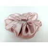 Saténová scrunchie gumička do vlasov v odtieni ružovej