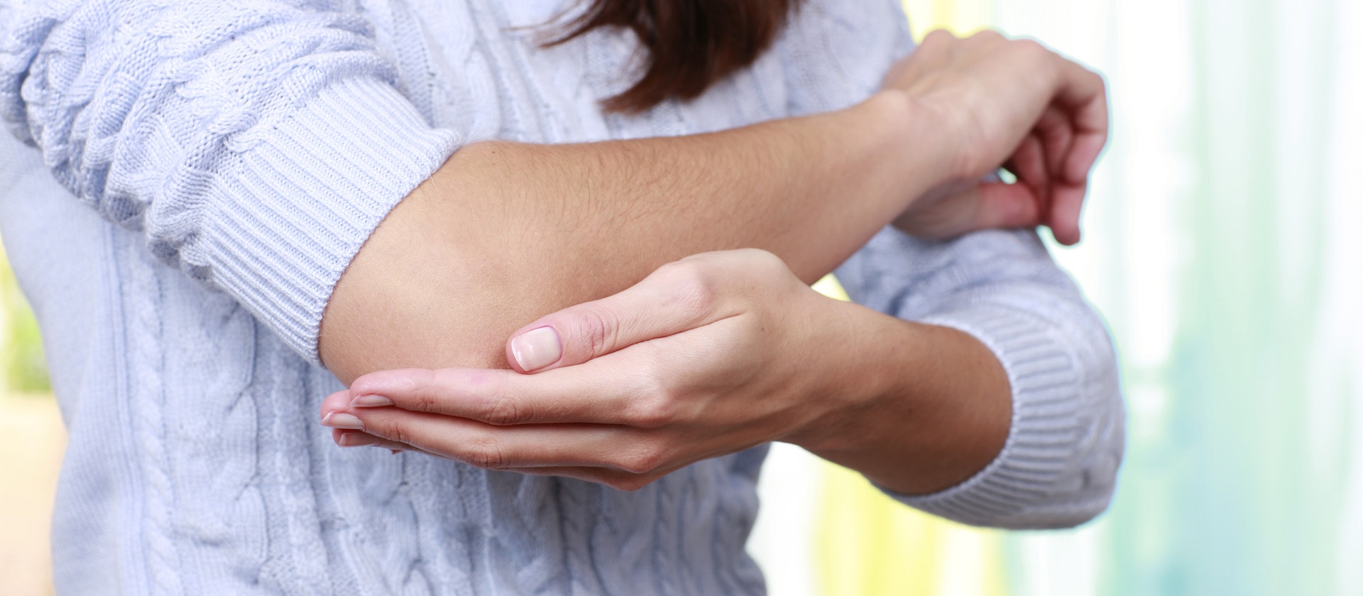 Bolesti kĺbov v chladnom období – prečo sa zhoršujú a ako im predchádzať?