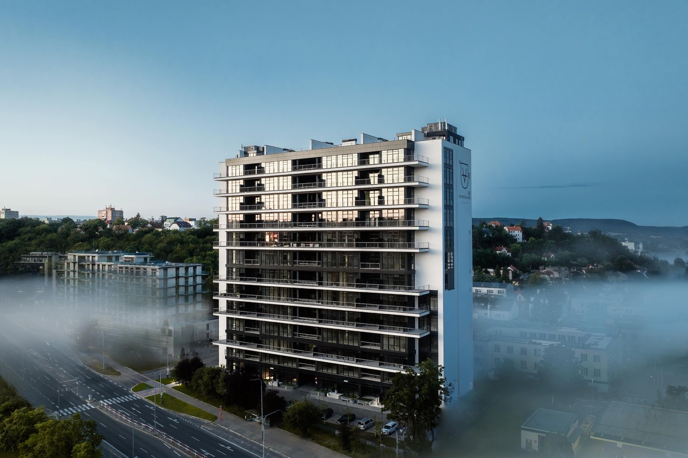 Novostavba Praha 12 — exteriér
