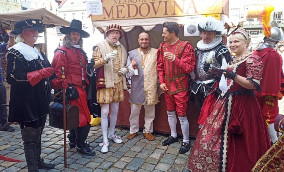 Neanova filipova domácí medovina