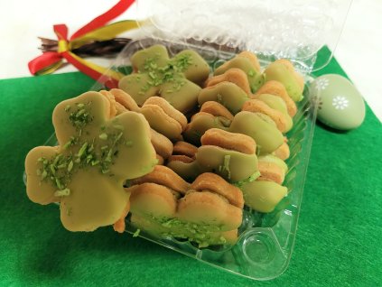 Pistáciové Čtyřlístky 200 g  Cukrářský výrobek s náplní ostatní. Vánoční cukroví.