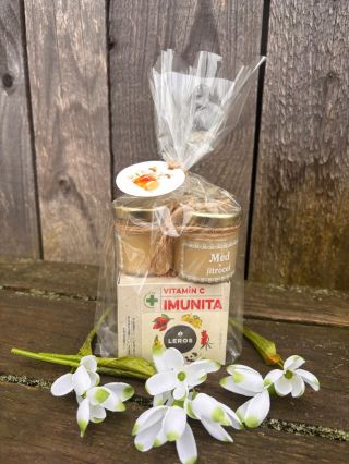 BYLINKY PRO IMUNITU🌿🍯 Dárek plný chuti a zdraví se třemi bylinkovými medy. Obsahuje: ✔️50g med a jitrocel ✔️50g med a...