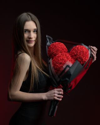 Letos na Valentýna překvapte originálně! 🌹 Pugét Mickey z růží ve třech barvách - světle červený, tmavě červený nebo...
