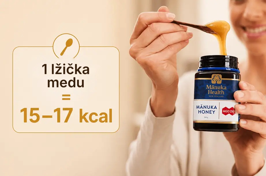 1 lžička medu = 15–17 kcal – žena nabírá med Manuka ze sklenice