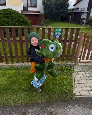 Láska na celý život❤️ https://www.megaplysak.cz/dinosaurus-70cm--zeleny/ #dinosaurs #plysak #hracka #dinosaurseverywhere...