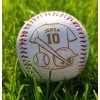Baseballový míček s vlastním jménem a číslem