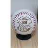 Baseballový míček s vlastním jménem a číslem