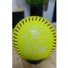Softballový míček Wilson s vlastním jménem a číslem