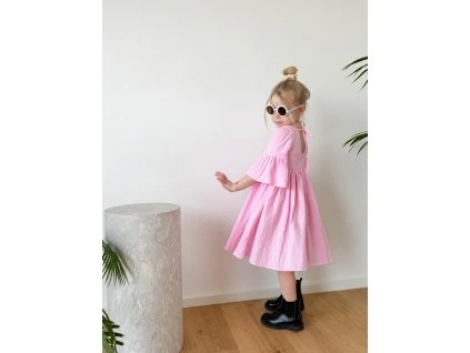 Růžové mušelínové šaty