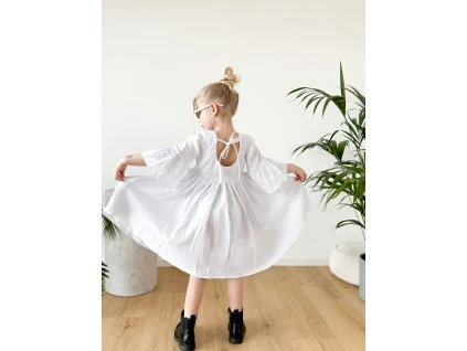 Bílé mušelínové šaty
