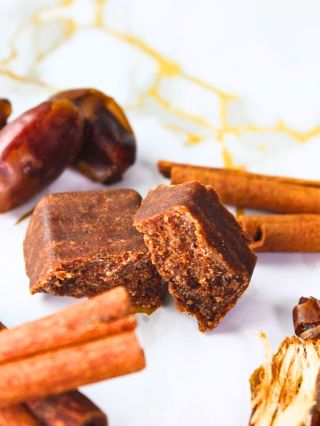 V MELLENI přemýšlíme nad tím, co dáváme do těla sobě i našim dětem. 👧👦💛 Proto vyrábíme tyčinky jen z těch nejpoctivějších...