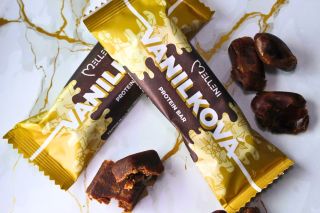 MELLENI vanilková protein bar 💪✨ Je jemná, přirozeně sladká a nebezpečně dobrá. JEJÍ HLAVNÍ VÝHODOU JE: 🤍 čistá vanilková...