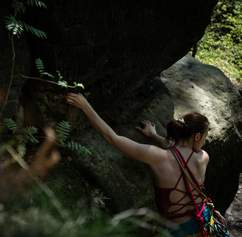 meluzína, hory, lezení, lezecké oblečení, ženy, dobrodružství, lezkyně