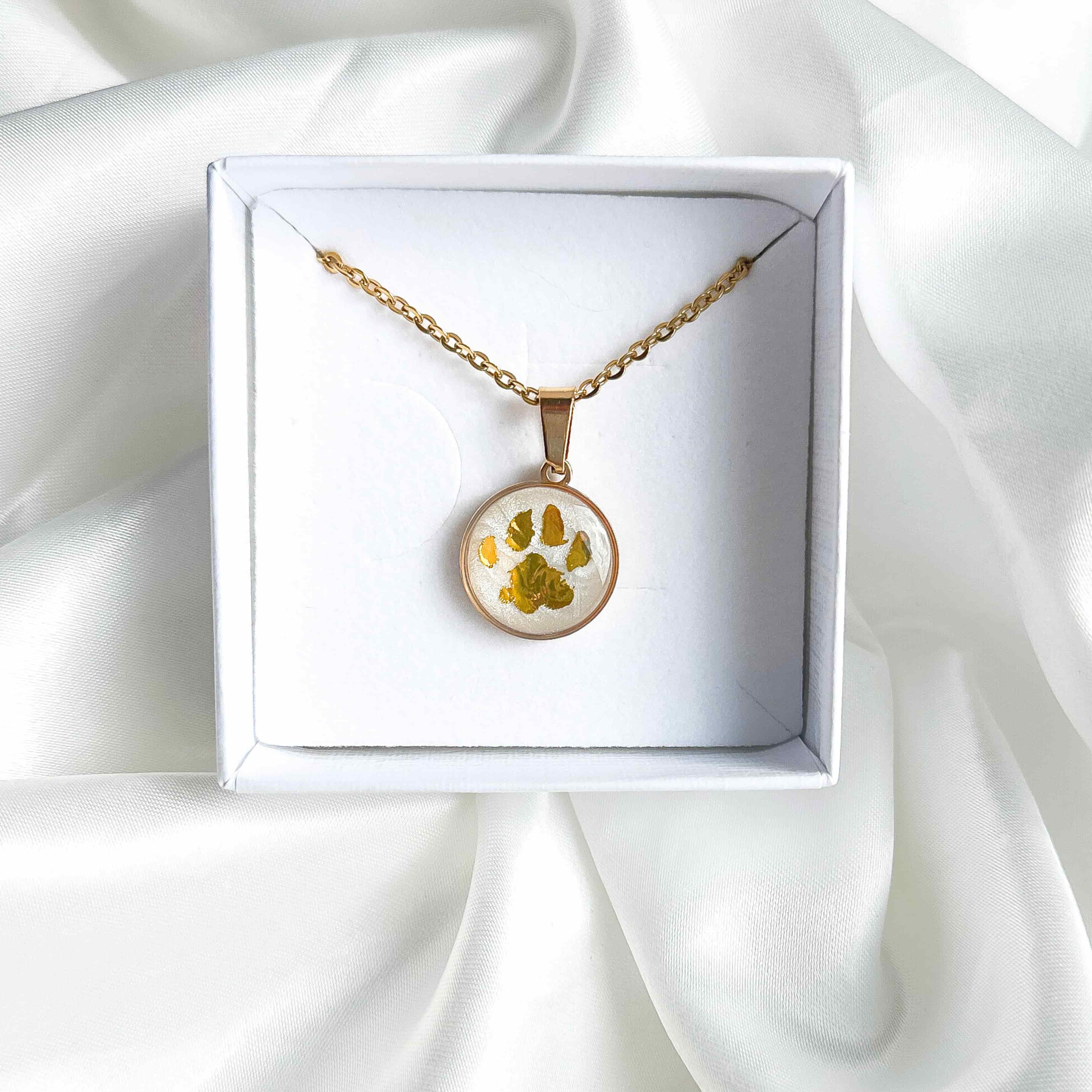 nahrdelnik-otisk-tlapky