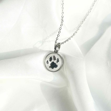 nahrdelnik-otisk-tlapky