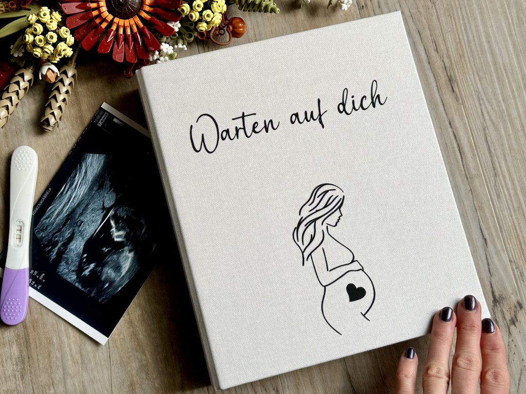 SCHWANGERSCHAFTS-TAGEBUCH MIT PERSONALISIERTEM EINBAND (CREMEFARBEN)