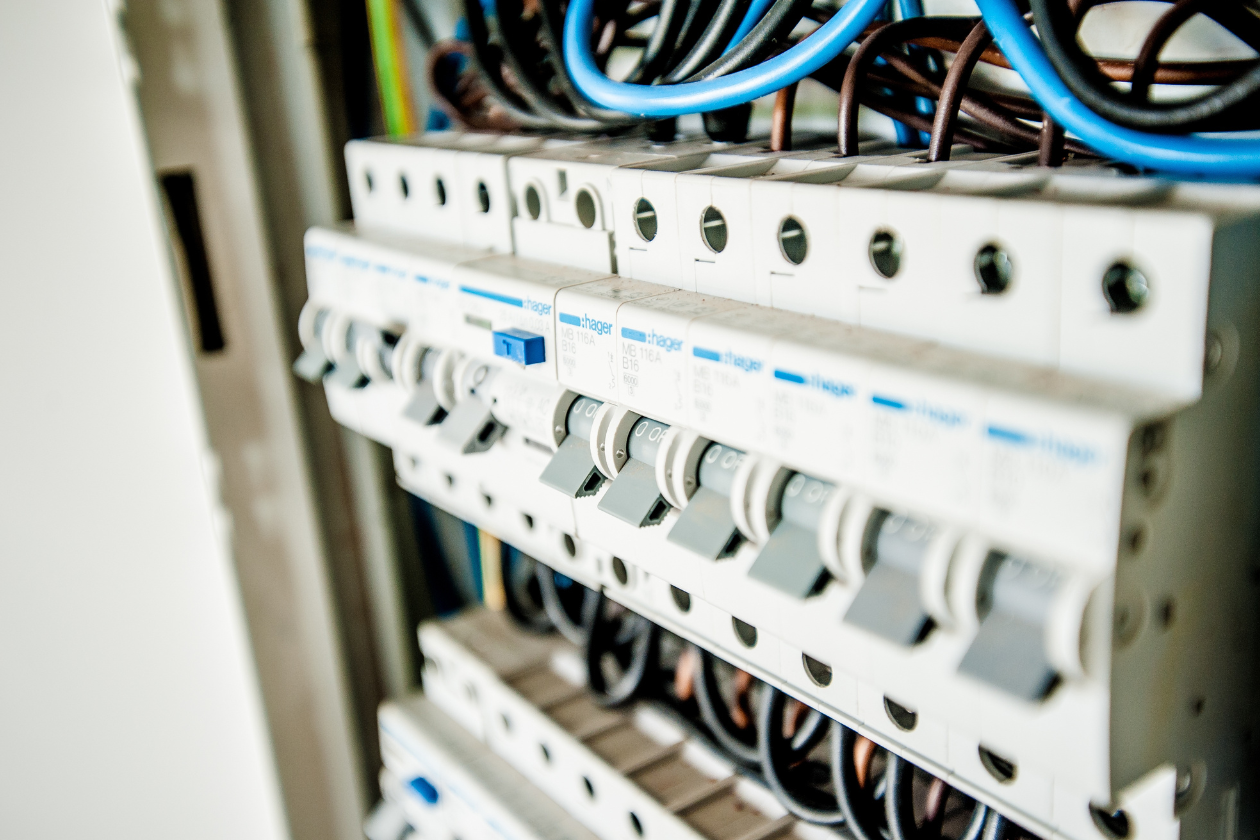 Bezpečnost měřicích přístrojů a měřicí kategorie CAT v elektrických instalacích