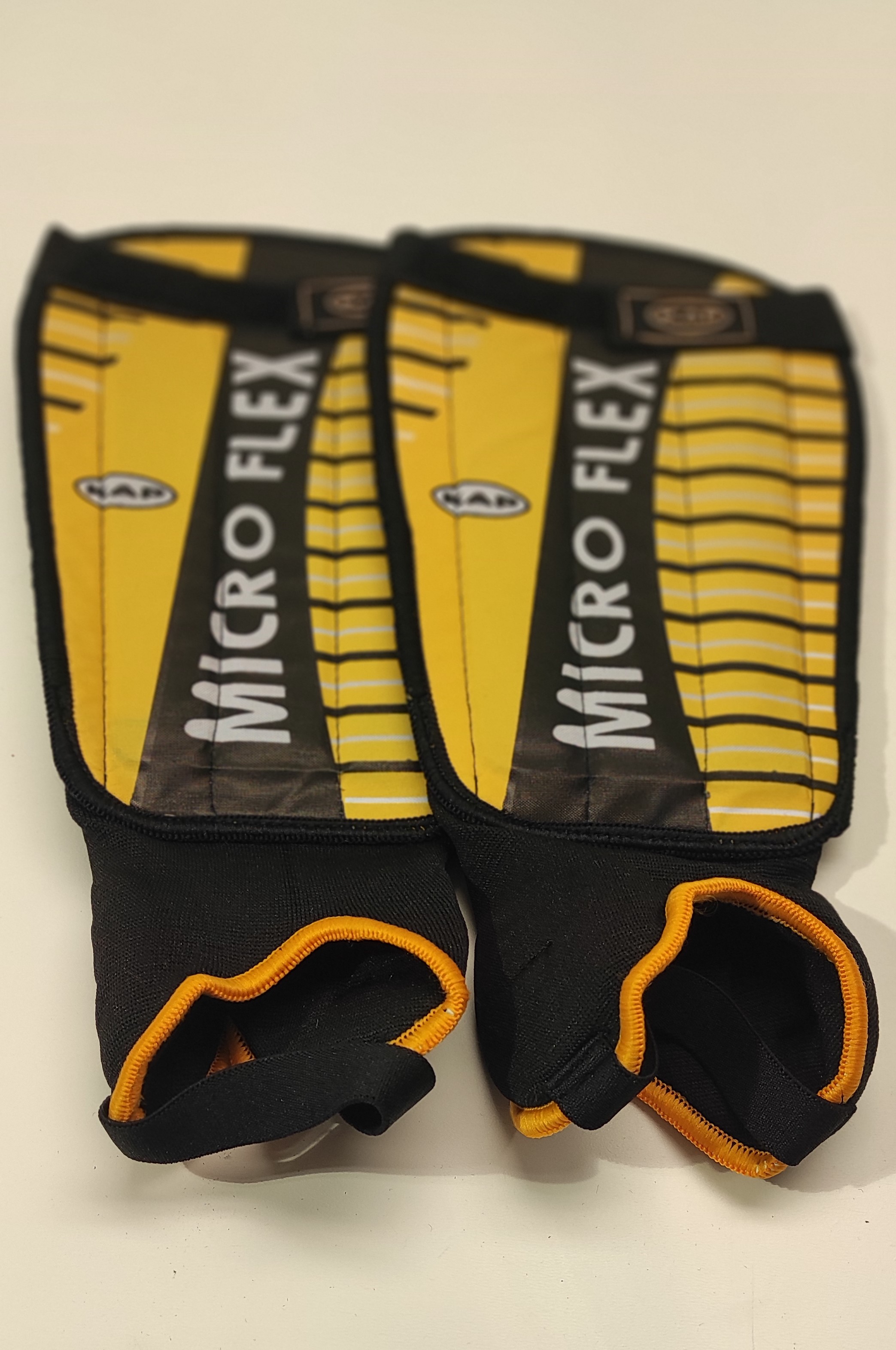Merc sport Fotbalové chrániče Micro flex senior yellow