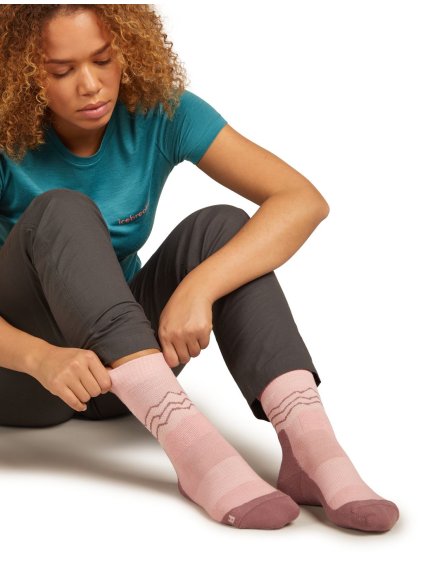FW25 BM W Women Merino Hike Medium Crew Across the Peaks 0A578Y0HQ 02 01