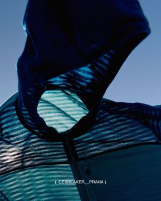 Lehká na těle, silná proti chladu. 300 RealFleece™ Descender Hoodie zahřeje, dýchá a drží komfort i při pohybu. Merino,...