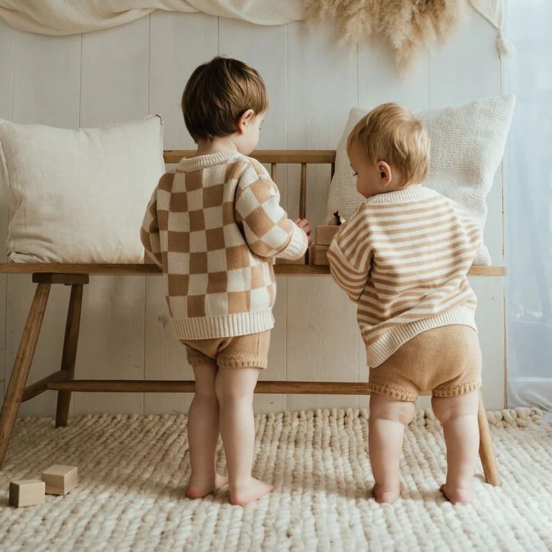 Pruzkovany-Organic-Oversized-sveter-Fawn-Messy-Brassy-15