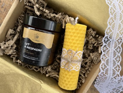 Vonná svíčka a motaná svíčka v krabičce