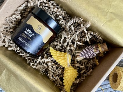 Vonná svíčka a andělská křídla v krabičce