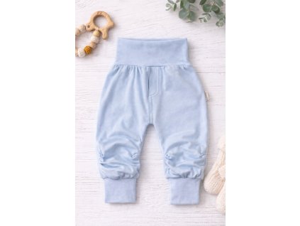 Svetlomodré bábätkovské tepláčiky s vysokým pásom a skladmi na kolienkach