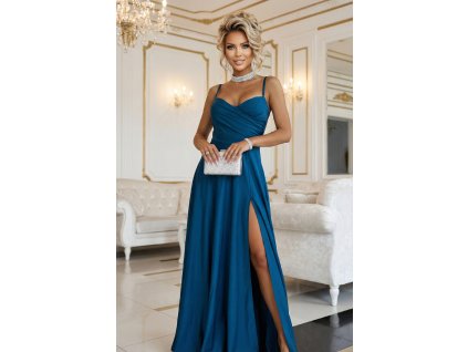 Dlhé večerné maxi šaty na ramienkach s rozparkom na nohe v elegantnej farbe