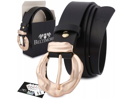 Detail čierneho dámskeho koženého opasku Beltimore s výraznou zlatou dizajnovou prackou.