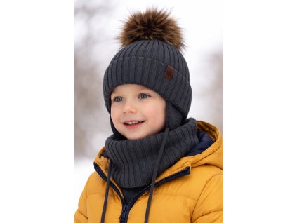 Tmavosivý zimný komplet pre chlapca Puzel – čiapka s brmbolcom a komín