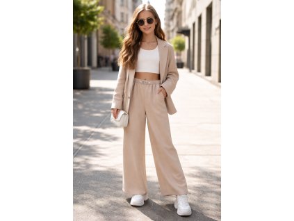 Dievčenské  široké nohavice s gumou v páse a striebornou ozdobou, moderný mestský outfit