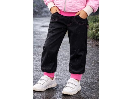 Detské softshellové nohavice ROCKINO Hustey na bielom pozadí, jarno-jesenné vodeodolné nohavice.