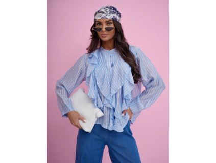 Dámska elegantná volánová blúzka v romantickom štýle s jemnými volánmi a moderným strihom.