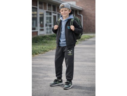 Chlapčenské tmavosivé tepláky LEVEL UP s potlačou a bočnými vreckami
