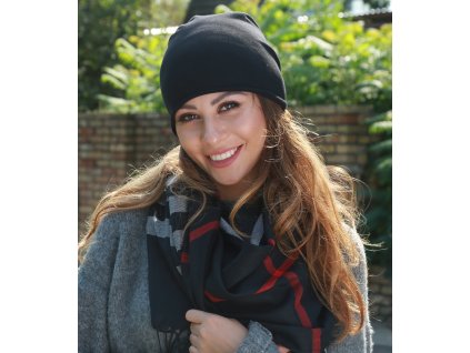 Módna čiapka Beanie čierna