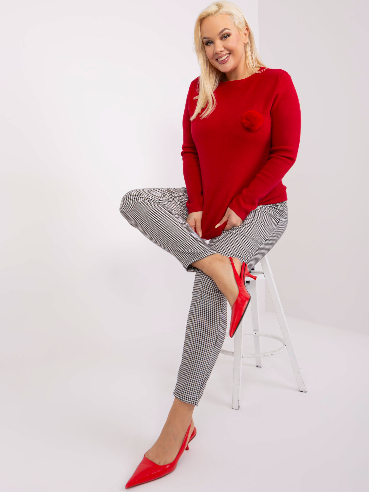 Factory Dámsky pletený pulover s pompónom Farba: Modrá, Veľkosť molet: L/XL