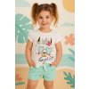 Dievčenský letný komplet veľkosť 98 – biele tričko s potlačou a mintové kraťasy, pohľad spredu