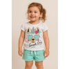 Dievčenský letný komplet veľkosť 98 – biele tričko s potlačou a mintové kraťasy, pohľad spredu