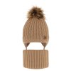Zimný komplet Pago pre chlapca – čiapka s brmbolcom z eko-kožušiny, nákrčník a flísová podšívka, ideálny na zimné dni.