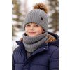 Chlapčenská sivá zimná čiapka s brmbolcom a pletený nákrčník