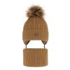 Chlapčenská zimná čiapka s brmbolcom a pletený nákrčník v camel farbe