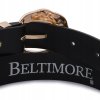 Detail čierneho dámskeho koženého opasku Beltimore s výraznou zlatou dizajnovou prackou.